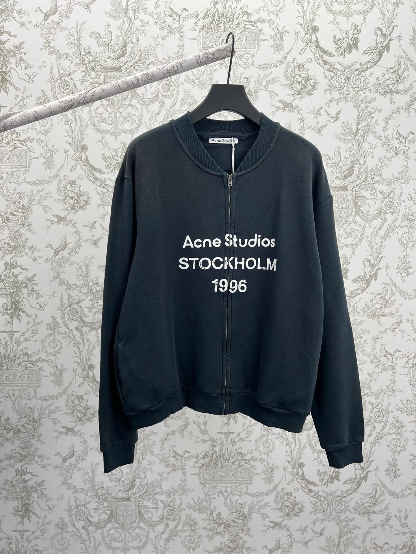 ac 25ss New Arrival ， ， 。 Acne Studios ， 、 ， 。 。 ， 。 Sizes：S.M.L.XL.